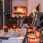 - House With Private Jacuzzi *
