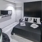 - House With Private Jacuzzi